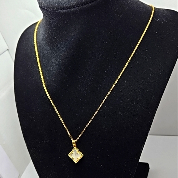 Adornia Adjustable 14K Gold Plated Flower Imitation Mother of Pearl Necklace 18" - Picture 2 of 9